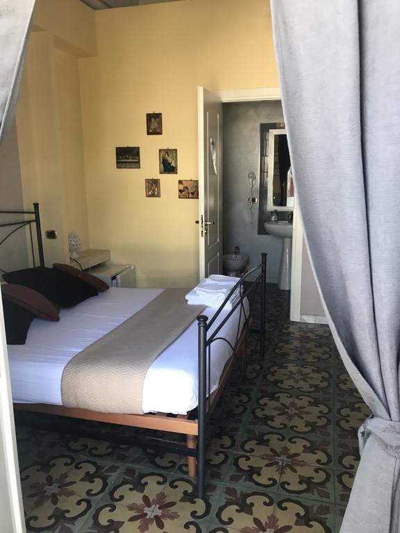 B&B Le Colonne Brindisi Szoba fotó